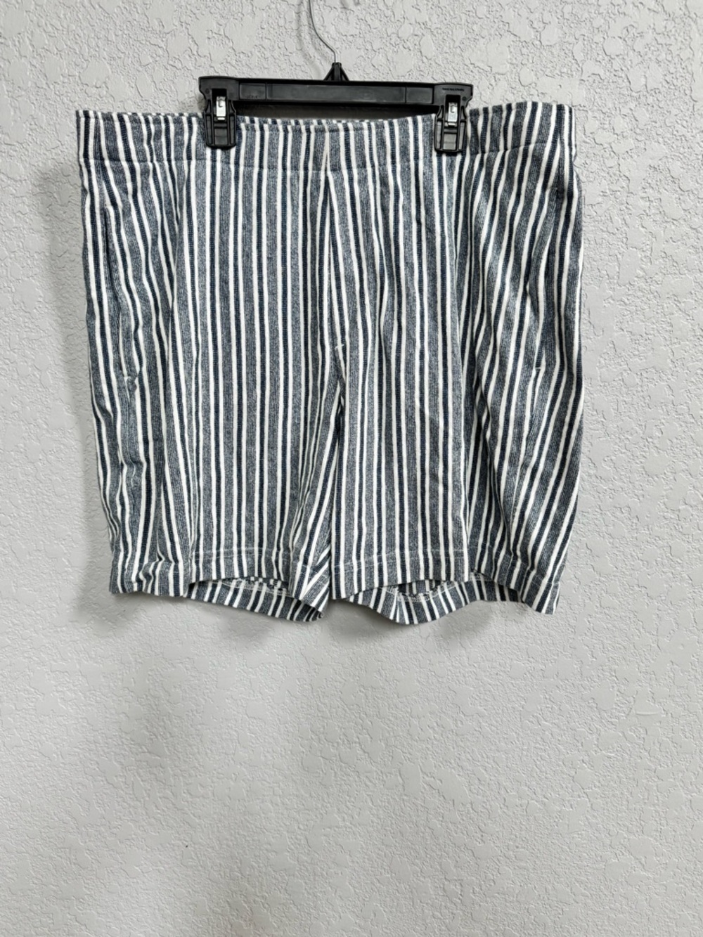 Vince Men's Striped Cotton Shorts large